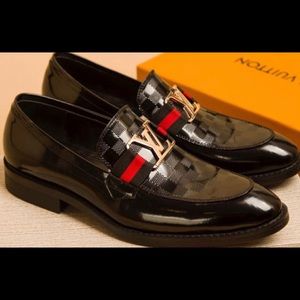 Size 7 designer fashion dress shoes